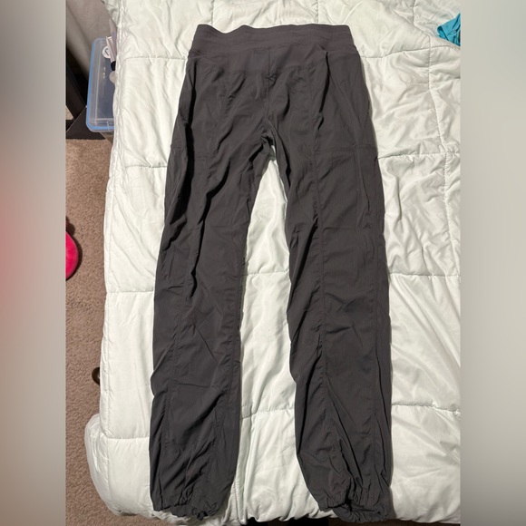 Lululemon Dance Studio Mid-Rise Pants Size 8 - Picture 2 of 6